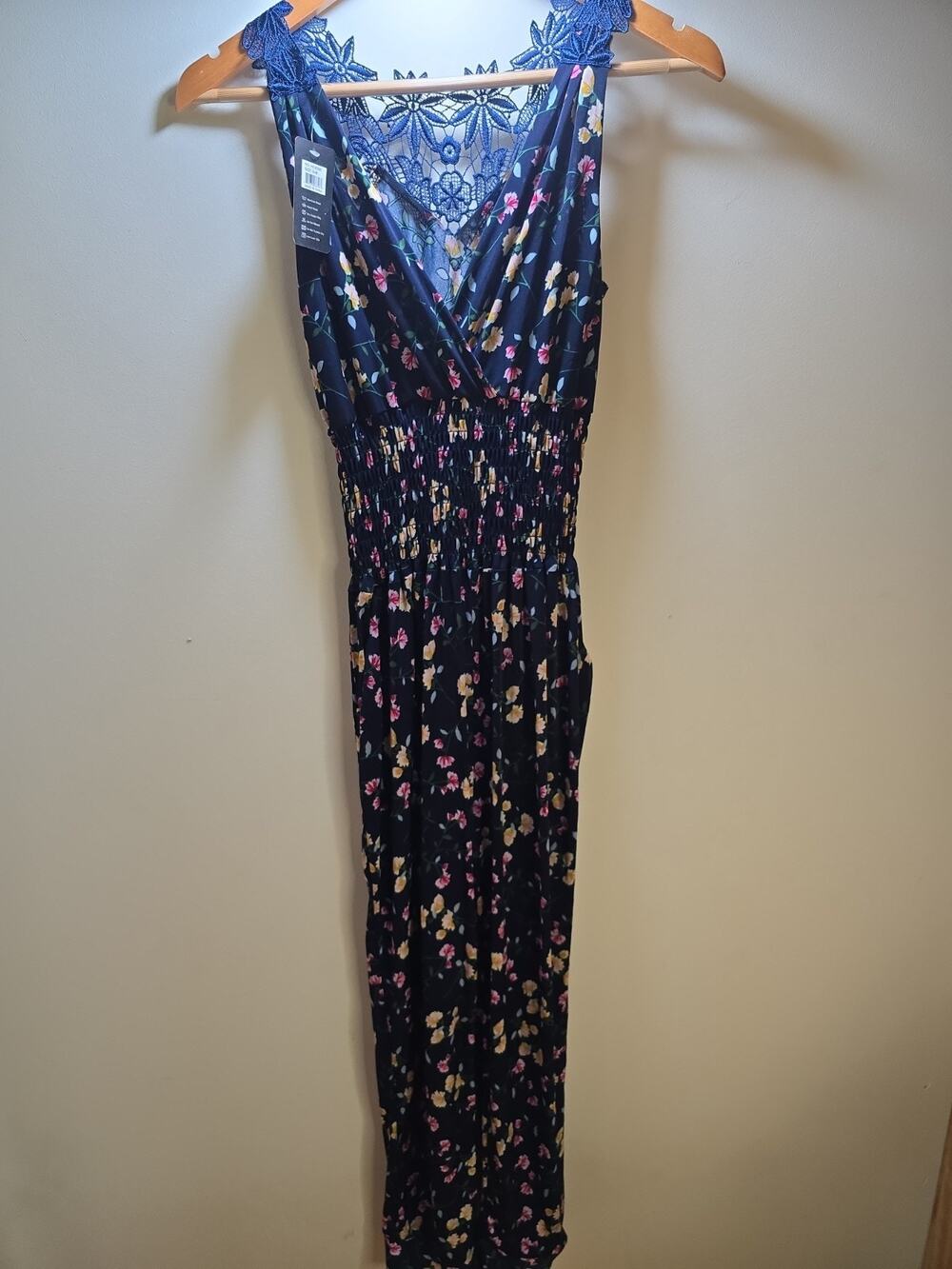 Floral Sleeveless Jumpsuit with Back Embroidery Detail NEW Small - Medium